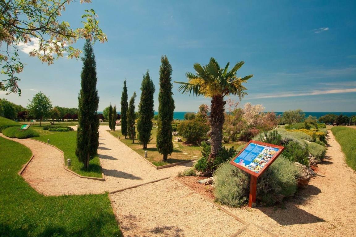 Panorama Mobile Homes In Camping Park Umag Exterior foto